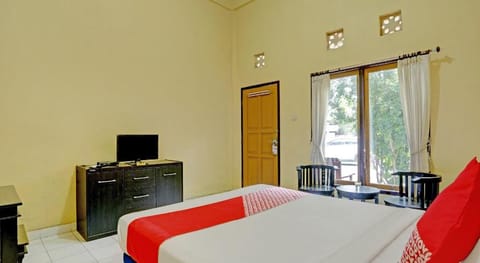 OYO 3096 Hotel Dewi Warsiki Near Gilimanuk Port Hotel in Bali