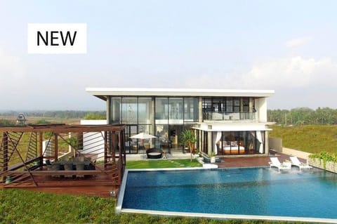 A brand new ! 50 off- absolute beachfront retreat Villa in Kediri