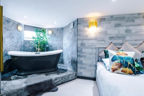 Stay with Empire- Dickson Road Apartment in Blackpool