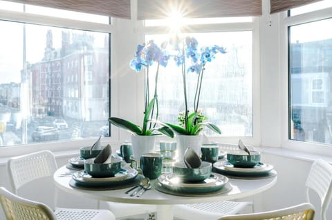Stay with Empire- Dickson Road Apartment in Blackpool