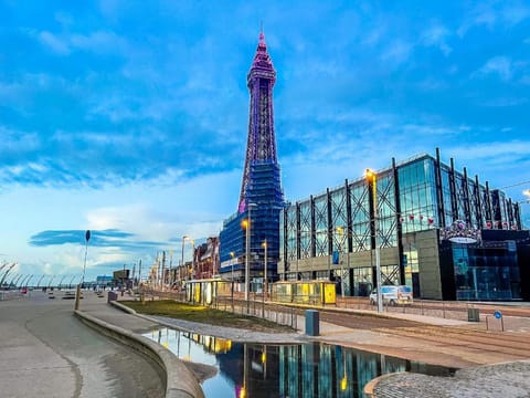 Stay with Empire- Dickson Road Apartment in Blackpool