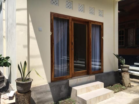 Rumah Putu @LAMADRE LOVINA  Vacation rental in Buleleng
