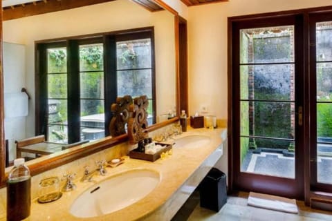 Entire 1 BR Private Pool Villa #L112 Villa in Tampaksiring