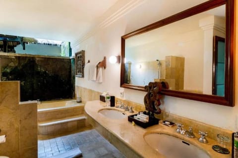 Cozy 2 BR Private Pool Villa #L122 Villa in Tampaksiring