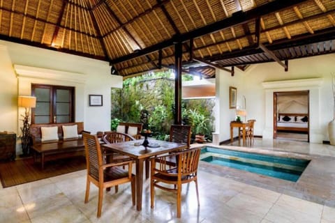 Cozy 2 BR Private Pool Villa #L122 Villa in Tampaksiring