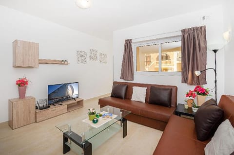 Summer Breeze 3 Bedroom Maisonette with terrace Apartment in Saint Paul's Bay