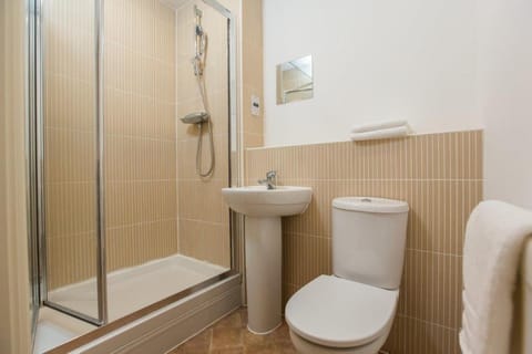 Serenity Stays Sycamore Apartment Apartment in Colchester