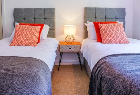 4 Bed w/Parking  10 Minutes to NEC/Airport Stays Vacation rental in Solihull