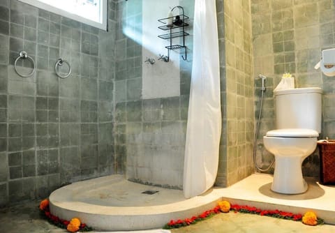 4BR Fresh River Villa in Blahbatuh