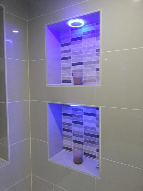 Modern 3 bedroom house for 6 with high speed WiFi Vacation rental in Liverpool