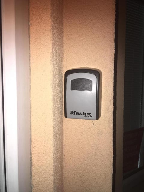 Modern 3 bedroom house for 6 with high speed WiFi Vacation rental in Liverpool