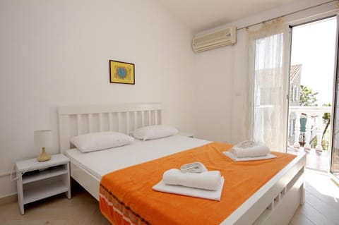 Family comfortable apartments Apartment in Sveti Stefan