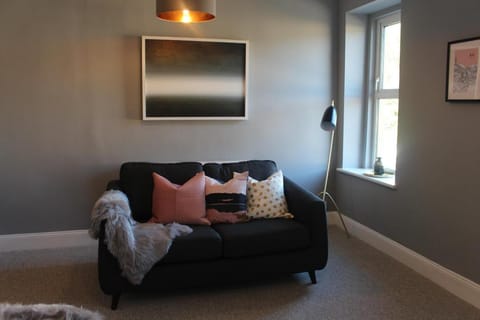 Spacious 2 Bed Maisonette - Free Street Parking Apartment in Bath