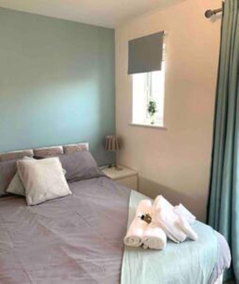 Cosy Canalside Home with Pizza Oven  Vacation rental in Charnwood