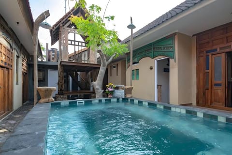 TwoSpaces Living at Wave And Chill House, Canggu Bed and Breakfast in North Kuta