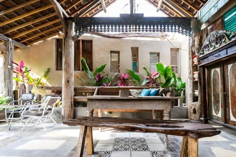TwoSpaces Living at Wave And Chill House, Canggu Bed and Breakfast in North Kuta