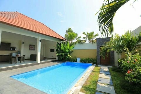Amazing 1BR Private Pool Villa in Seminyak Bali Villa in Kuta