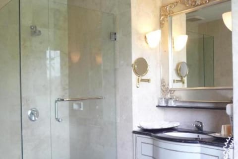 Cozy 1 BR Private Pool Villa #L205 Villa in Payangan