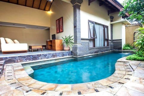 1 BRoom Clasic Private Pool Villa In Seminyak Villa in Kuta