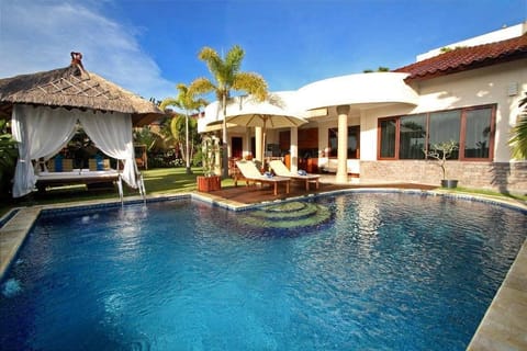 Amazing 2BR Private Pool Near GWK Cultural Park Villa in Kuta Selatan