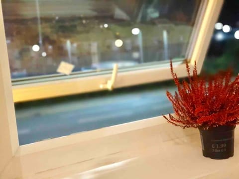 Studio with FREE ST PARKING, near City Centre Apartment in Liverpool