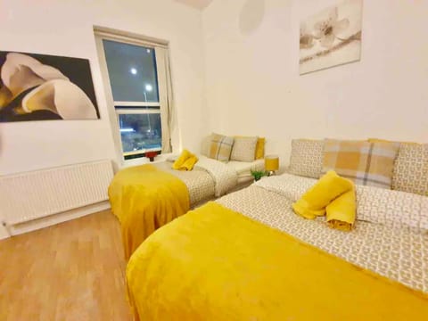 Studio with FREE ST PARKING, near City Centre Apartment in Liverpool