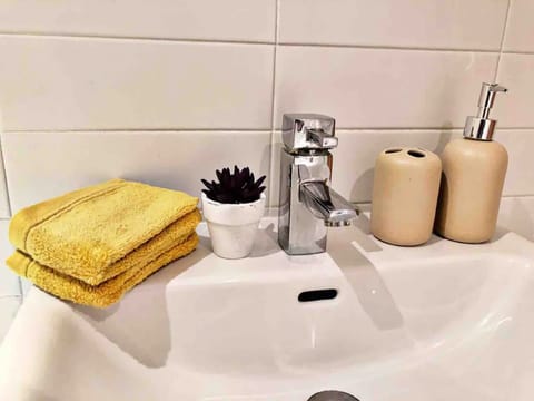 Wow Factor  2Bed 2Bath / Cinema & Super Central Apartment in Liverpool