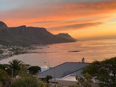 Clifton apartment with private pool deck  Apartment in Camps Bay