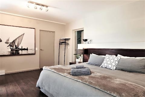 Clifton apartment with private pool deck  Apartment in Camps Bay