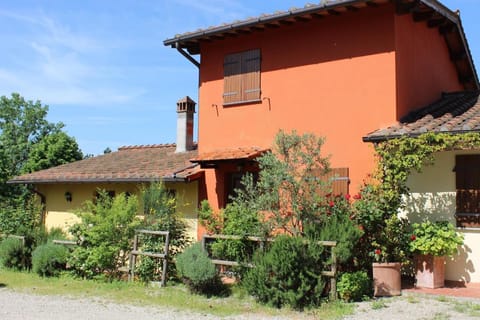 Relaxing Country House closer to Mugello's Circuit Apartment in Emilia-Romagna