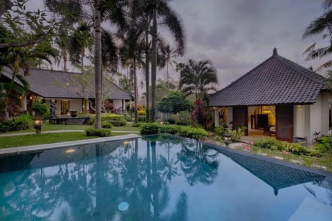 Adore 4 BR Romantic Place For Family #K208 Villa in Blahbatuh