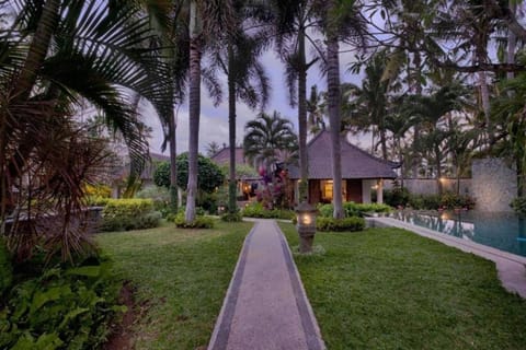 Luxury 4 BR With Beautiful Sunrise JU110A Villa in Blahbatuh