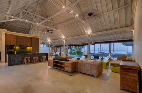 Luxury 5BR Beach front Villa DH22 Villa in Blahbatuh