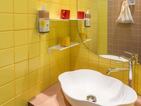 greet hôtel Pont du Gard - Route d'Avignon Hotel in Rochefort-du-Gard