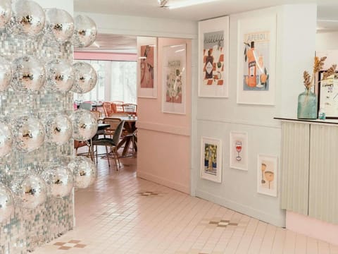 greet hôtel Pont du Gard - Route d'Avignon Hotel in Rochefort-du-Gard