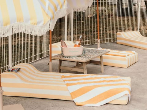 greet hôtel Pont du Gard - Route d'Avignon Hotel in Rochefort-du-Gard