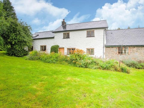 Vintage Holiday home in Welshpool with Garden Vacation rental in Llanwddyn