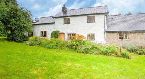 Vintage Holiday home in Welshpool with Garden Vacation rental in Llanwddyn