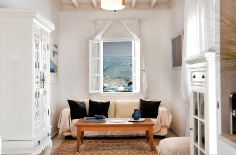 LUXURY VILLA SEVI PAROS, 6 BEDROOMS PRIVATE POOL Villa in Paros