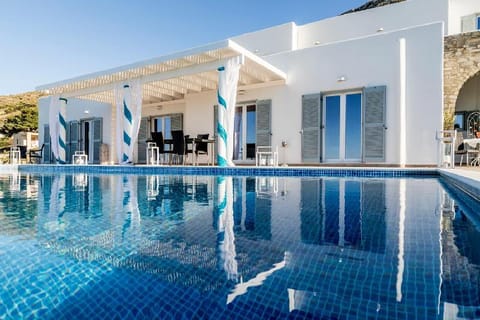 LUXURY VILLA SEVI PAROS, 6 BEDROOMS PRIVATE POOL Villa in Paros