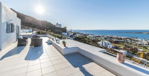 LUXURY VILLA SEVI PAROS, 6 BEDROOMS PRIVATE POOL Villa in Paros