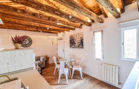 ATICO DE LUJO 2HAB 5 PAX MALASANA Apartment in Centro