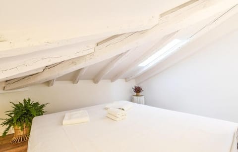 ATICO DE LUJO 2HAB 5 PAX MALASANA Apartment in Centro