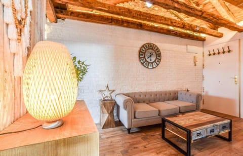 ATICO DE LUJO 2HAB 5 PAX MALASANA Apartment in Centro