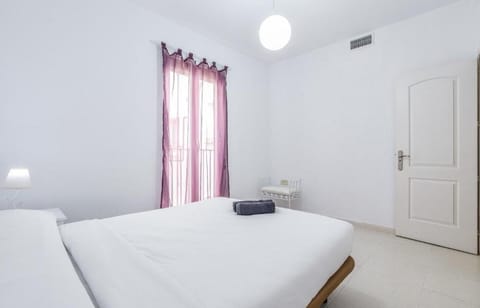 APARTMENT 8 PAX, IN FRONT OF THE ROYAL PALACE Apartment in Centro