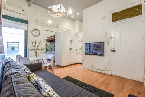 MALASANA,  APARTAMENTO CON PATIO 6 PAX Apartment in Centro