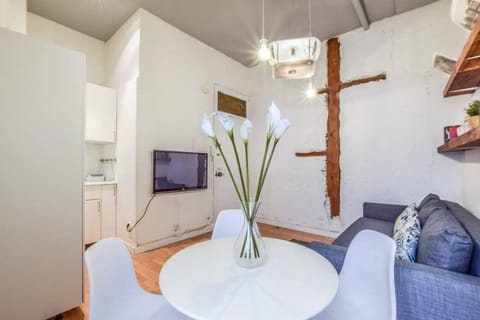 MALASANA,  APARTAMENTO CON PATIO 6 PAX Apartment in Centro