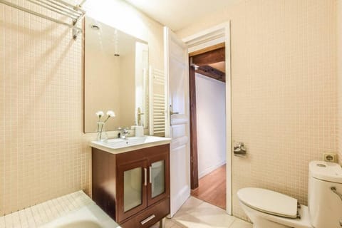 MALASANA,  APARTAMENTO CON PATIO 6 PAX Apartment in Centro