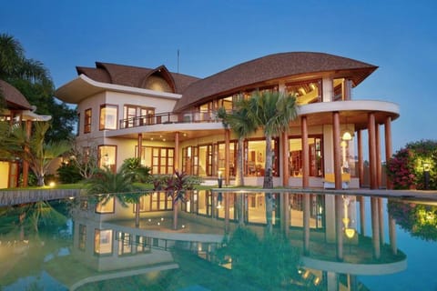 Spacious 5 BR Private Pool Villa CYN Villa in Kuta Selatan