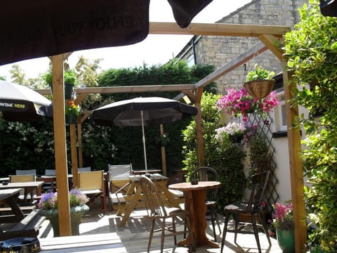 Queen In The West Apartment in Lincoln